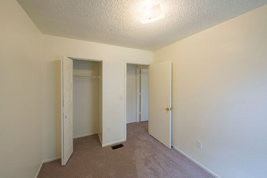 Pinewood Pointe Apartments, 1801 Kernan Boulevard South, Jacksonville