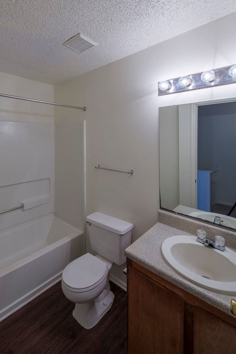 Pinewood Pointe Apartments, 1801 Kernan Boulevard South, Jacksonville