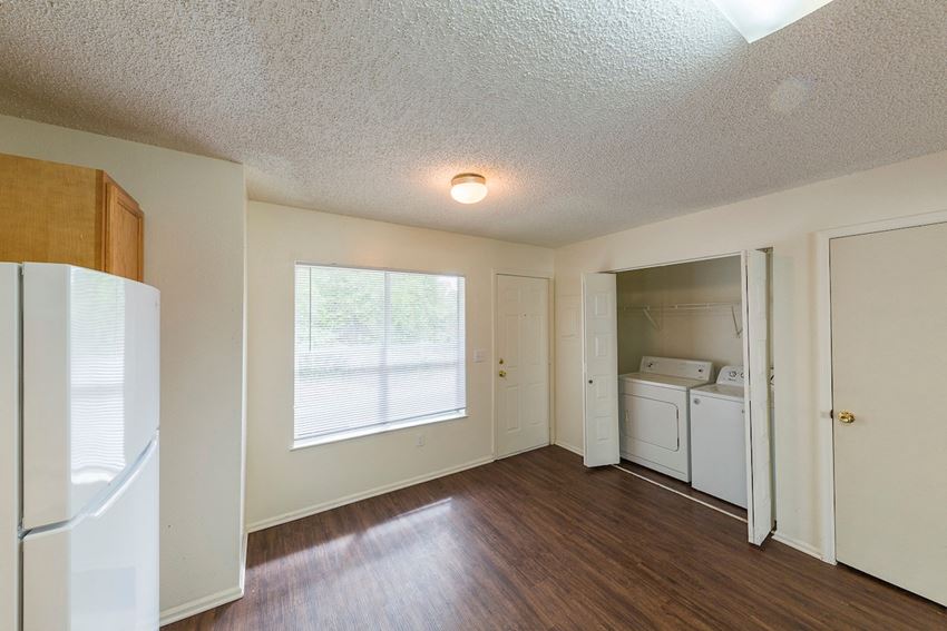 Pinewood Pointe Apartments, 1801 Kernan Boulevard South, Jacksonville