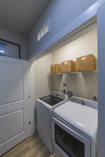 Washer/Dryer Included