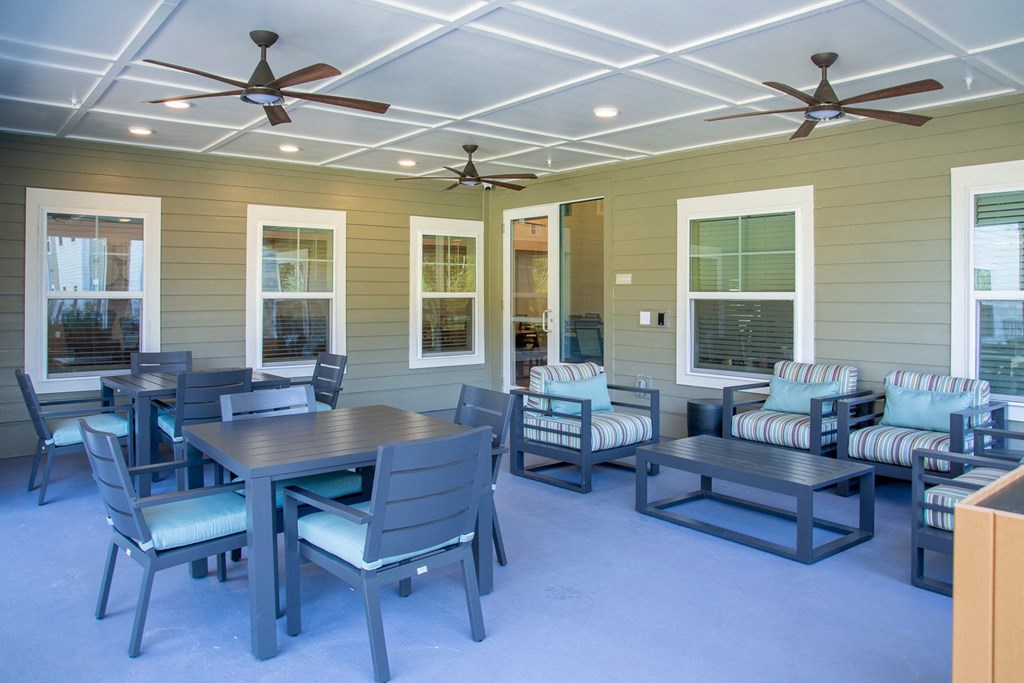 Jacksonville, FL| Melissa Grove | Covered Outdoor Lounge Area