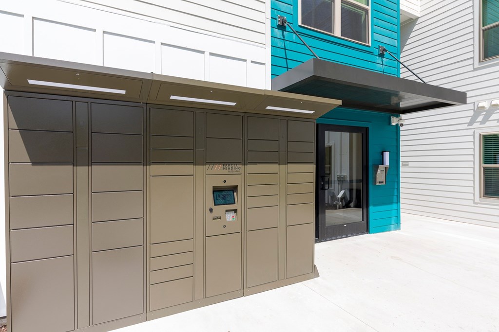 Gavin Point Apartments | Jacksonville, FL | Package Center