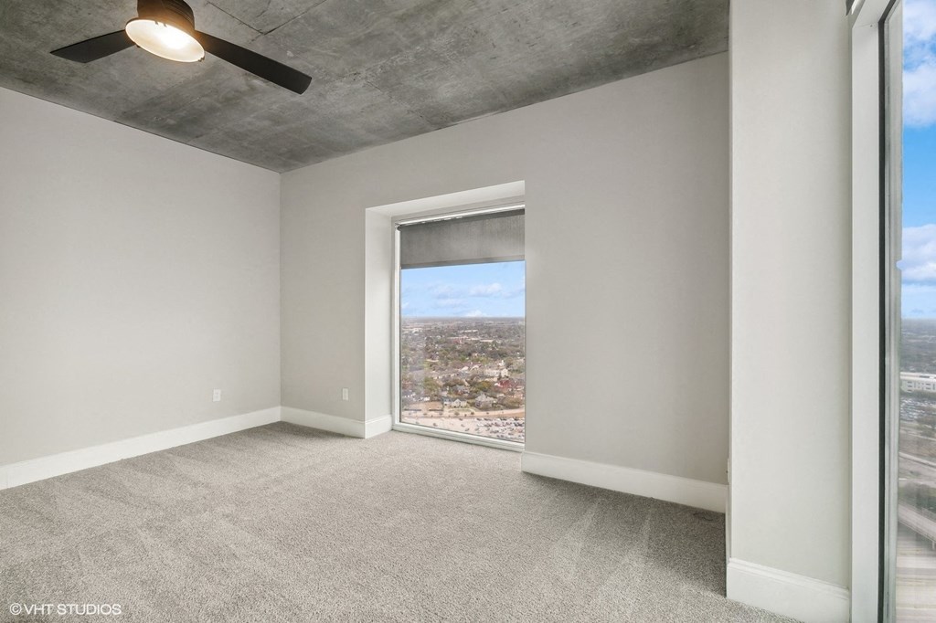 Allure Hermann Park | Spacious Bedroom with City Views