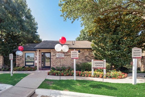 The Park at Wintergreen Apartments | DeSoto, TX  | Community Office
