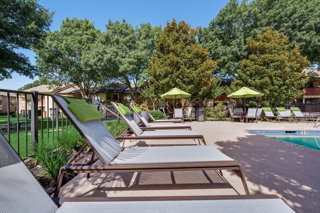 The Park at Wintergreen Apartments | DeSoto, TX  | Pool and Sundeck