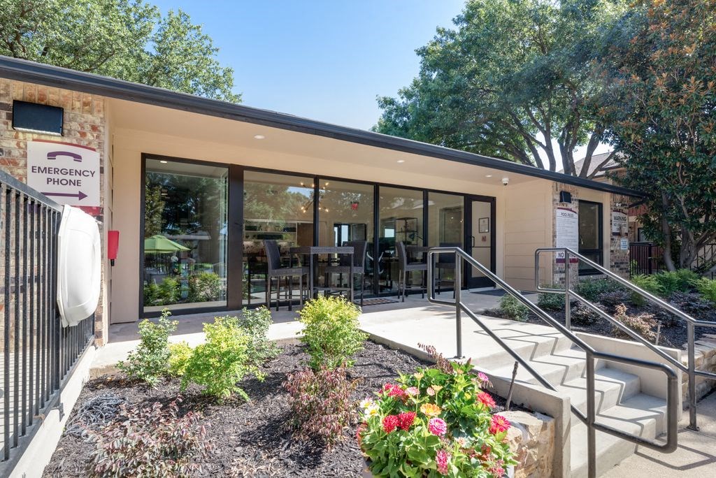 The Park at Wintergreen Apartments | DeSoto, TX  | Community Office