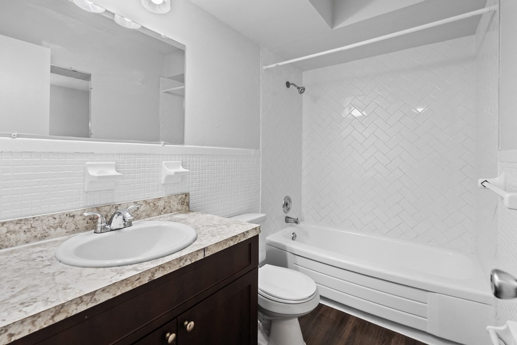 the preserve at ballantyne commons apartment bathroom