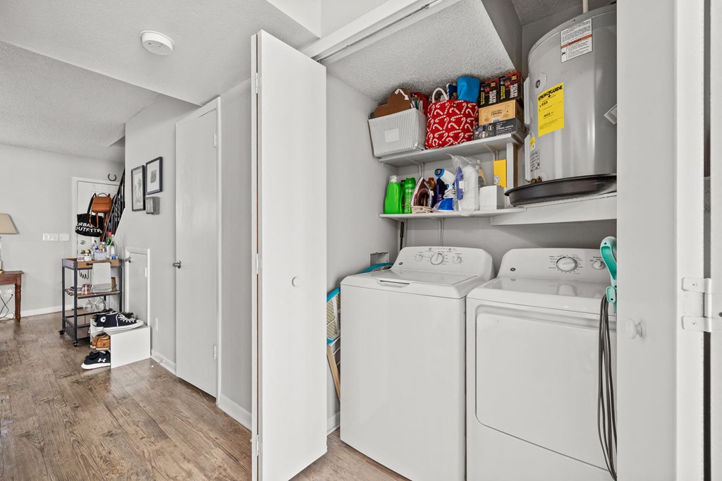 Albany Apartments | Tampa, FL | Washer/Dryer Rentals Available