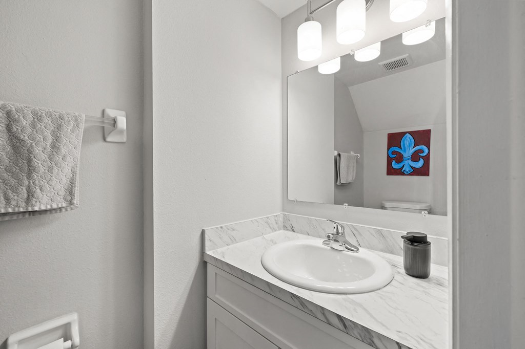 Albany Apartments | Tampa, FL | Bathroom