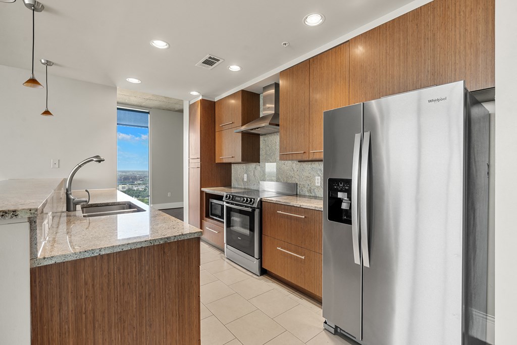 Allure Hermann Park | Penthouse Kitchen with Stainless Steel Appliances