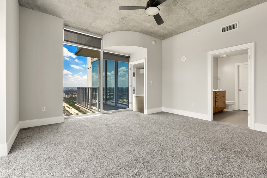 Allure Hermann Park | Penthouse Bedroom with City Views