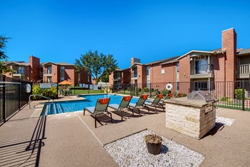 Dakota Ridge Pool and Sundeck Dakota Ridge Pool and Sundeck - Photo Gallery 3