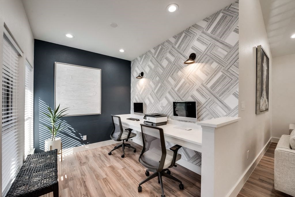 Horizons at Sunridge Renovated Business Center with Mac & PC