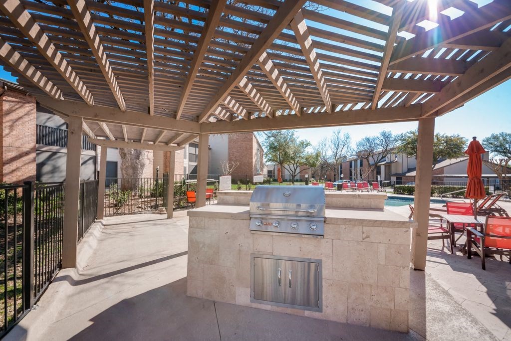 Horizons at Sunridge II Pool and Grilling Area