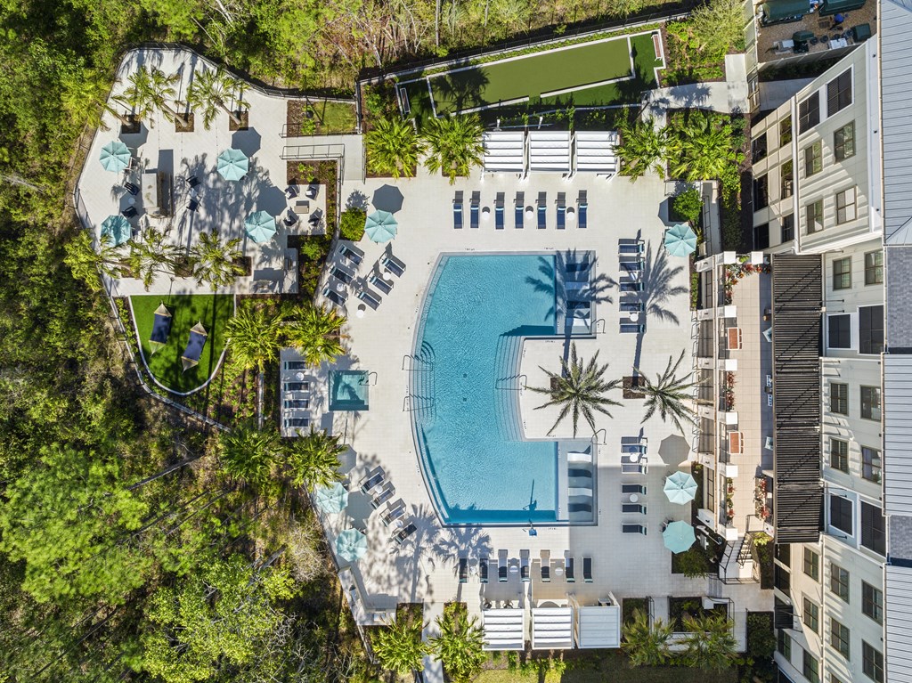 a swimming pool at the resort at longboat key club