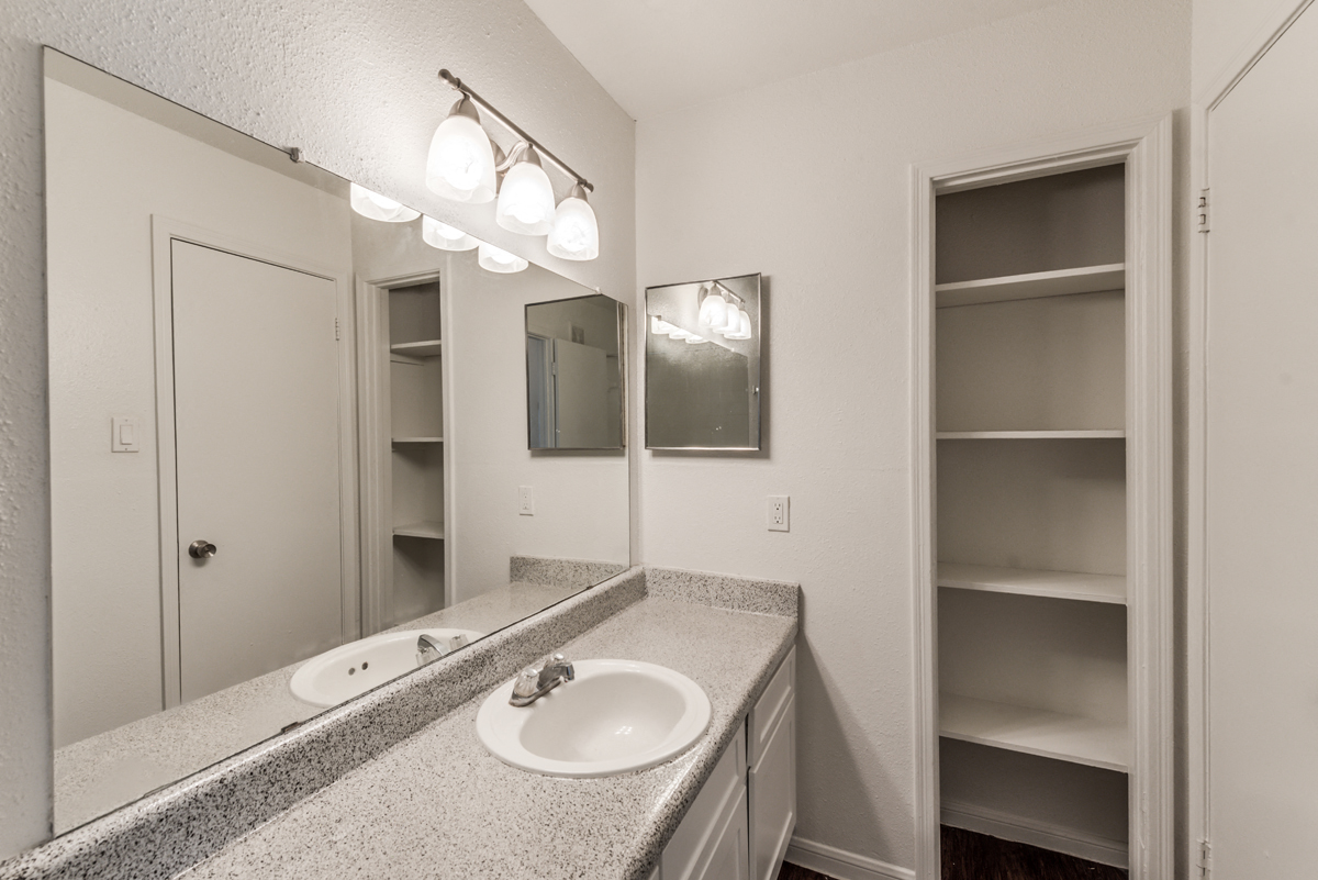 Parque at Bellaire Bathroom