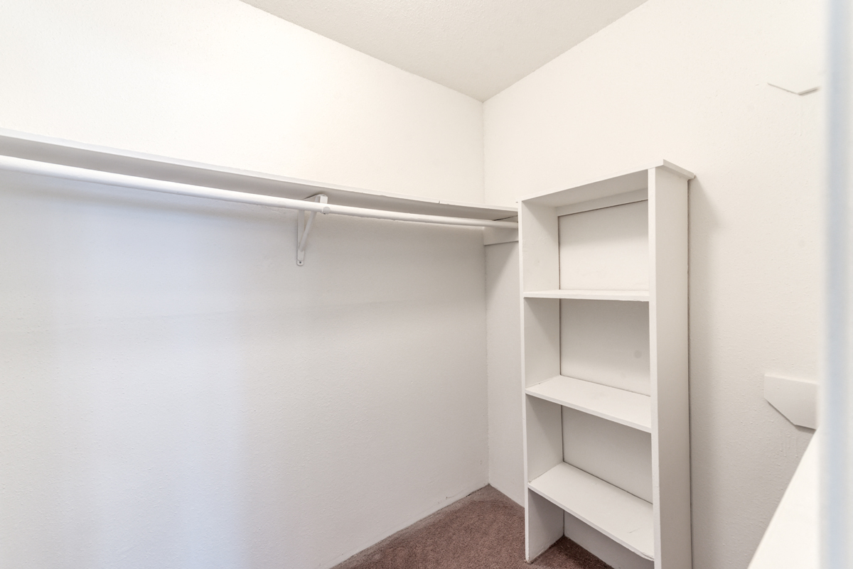 Parque at Bellaire Closet