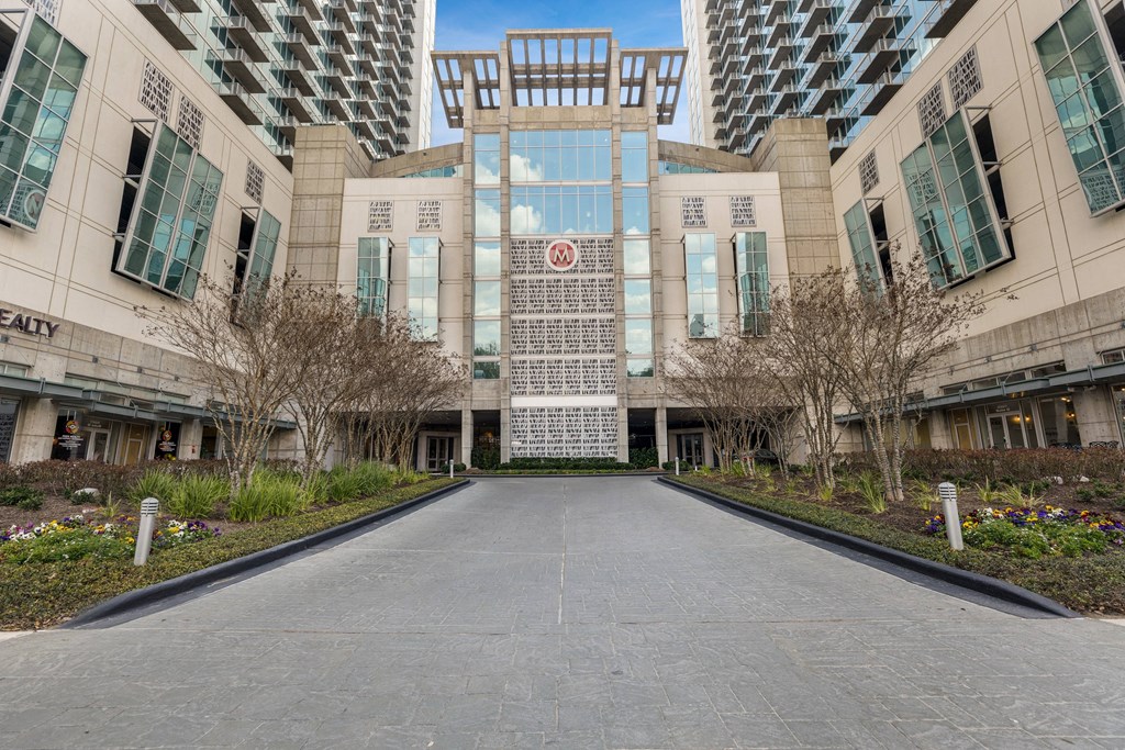 Allure Hermann Park | Entry