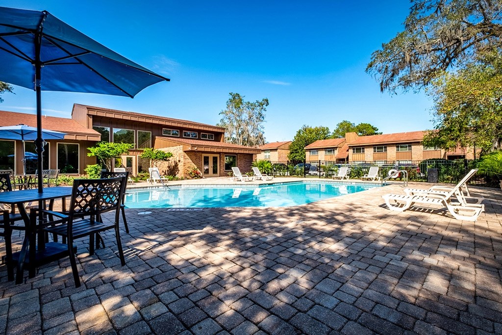 Woodlake Park Swimming Pool