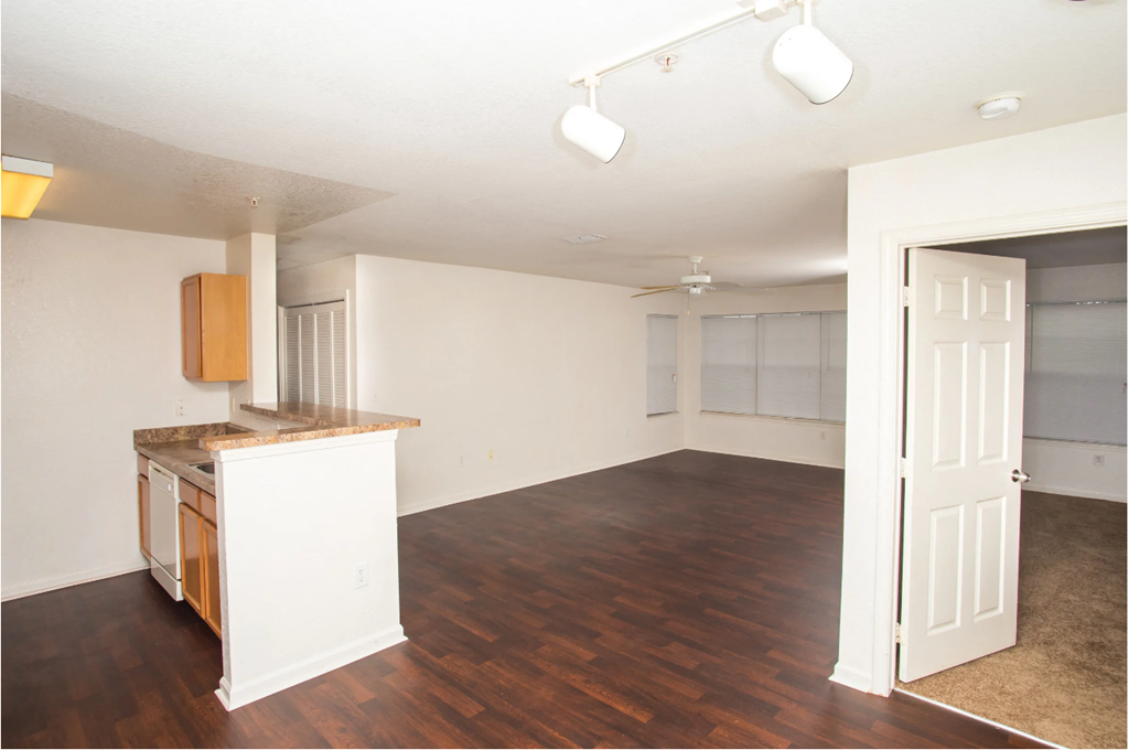 Living Room | Pines at Warrington | Pensacola, FL