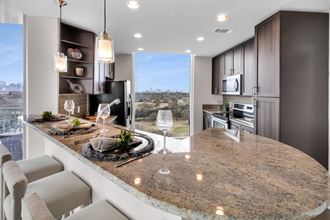 Allure Hermann Park | Kitchen