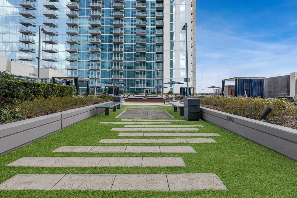 Allure Hermann Park | Lawn