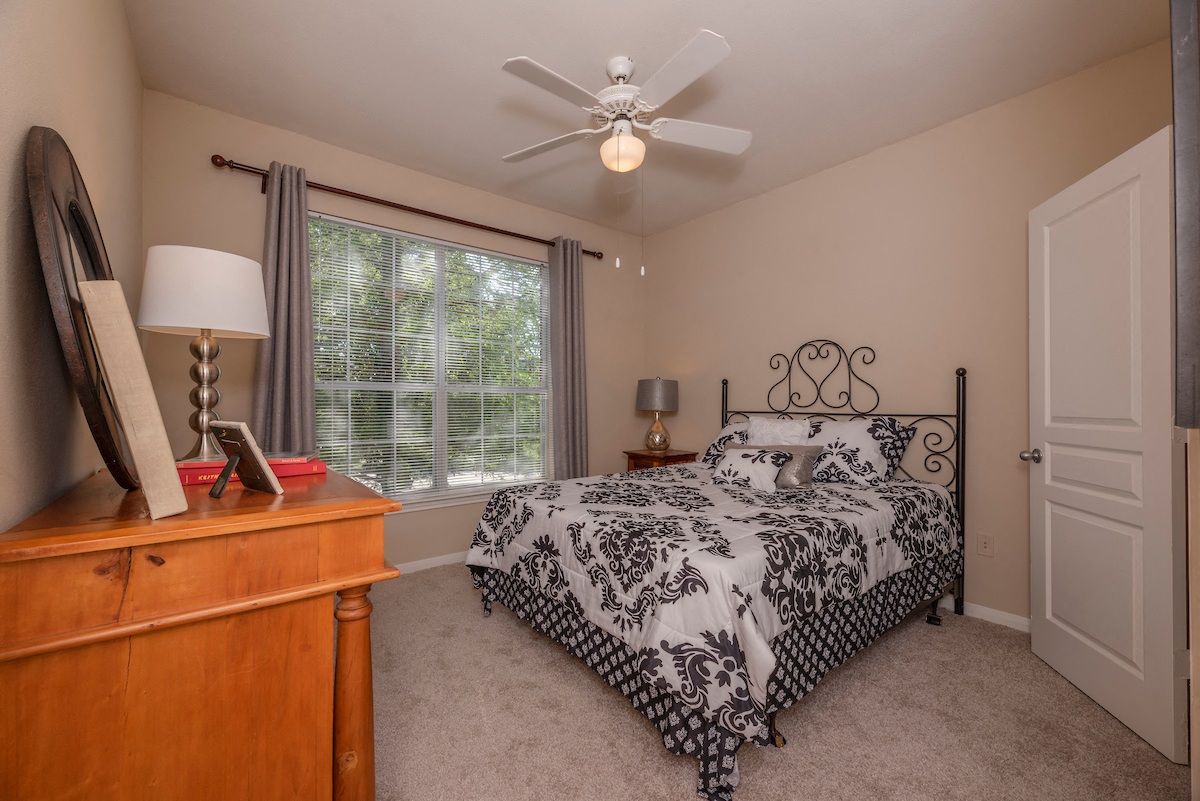 Harbor Cove Apartments Kitchen Bedroom