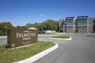 Palmetto Pointe Exterior Sign