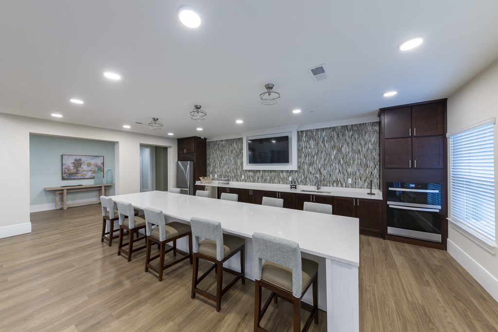 Jacksonville, FL| Melissa Grove | Resident Lounge