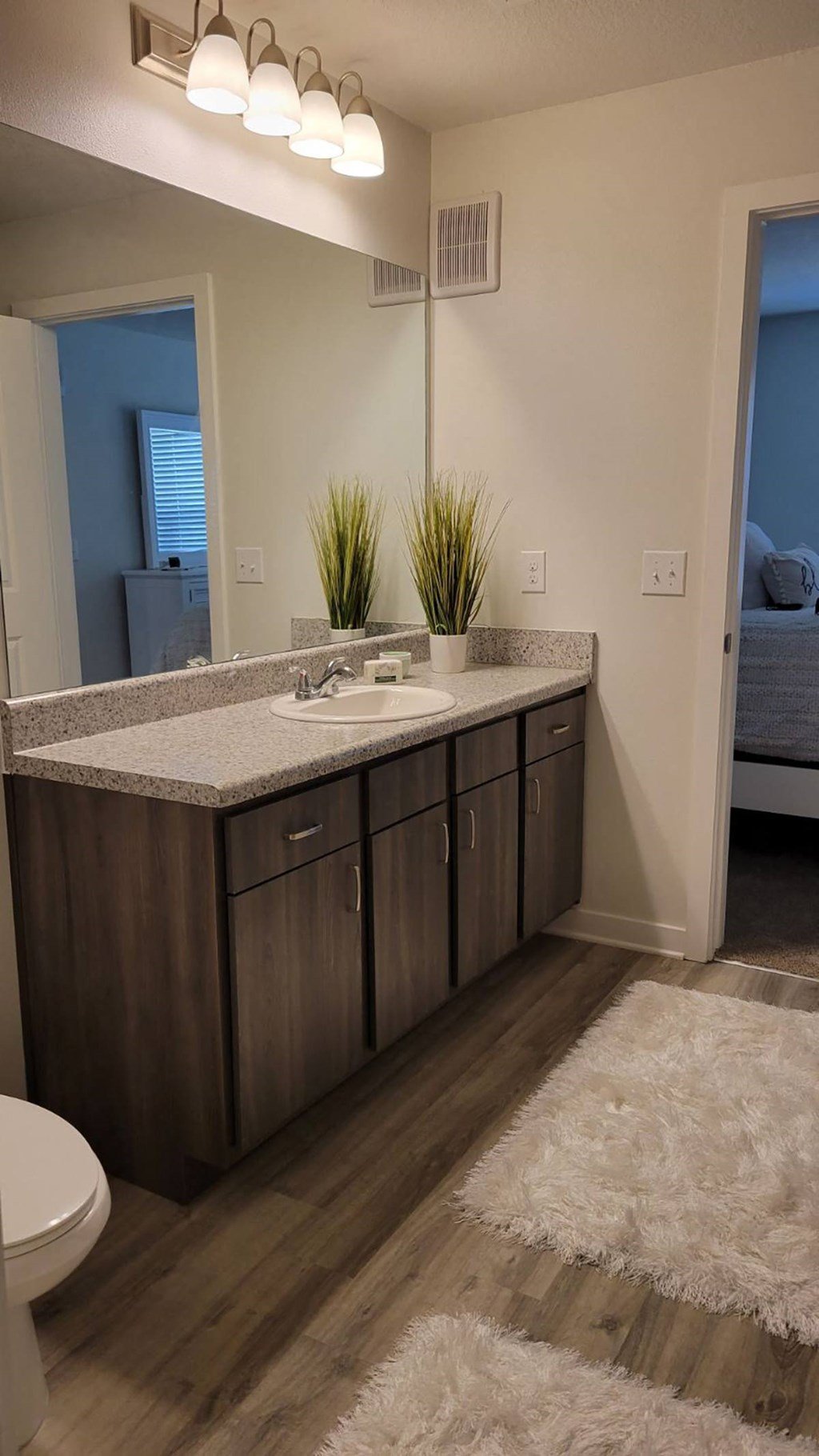 Macie Creek Apartments Bathroom