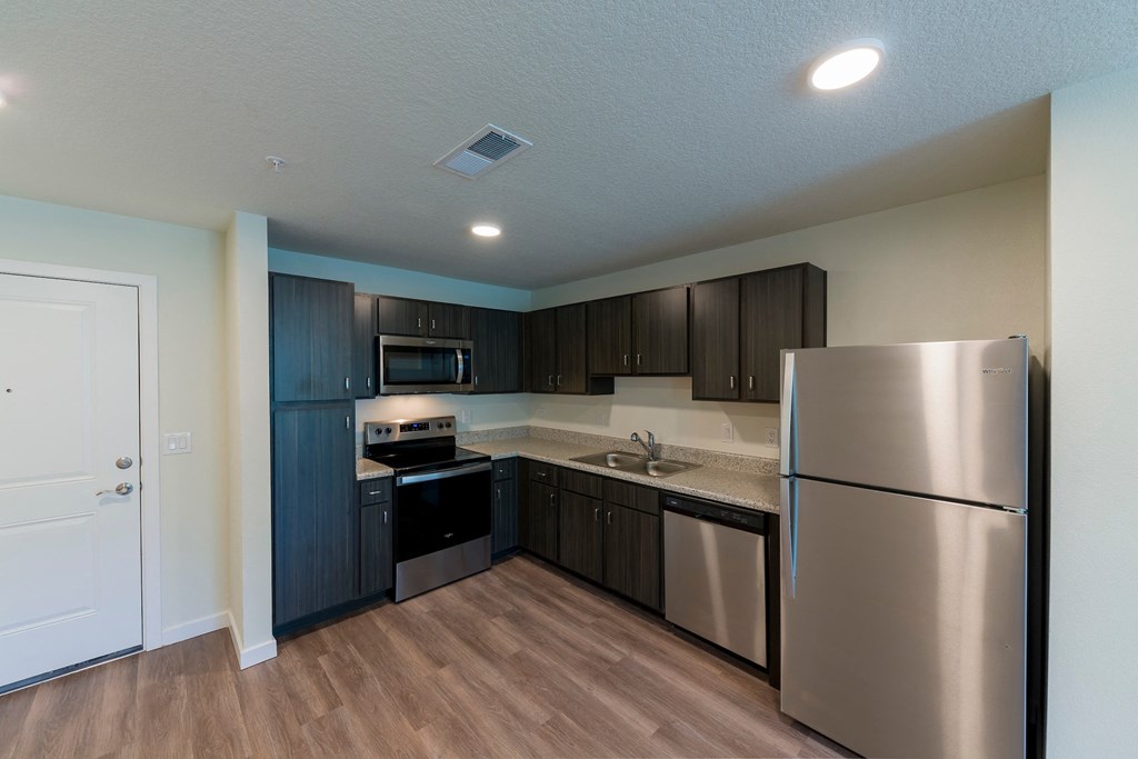 Molly Crossing| Middleburg, FL | Fully-Equipped Kitchens