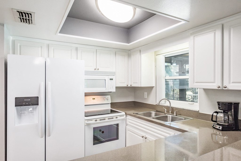 Townsgate Apartments | Plant City, FL | Clubhouse Kitchen