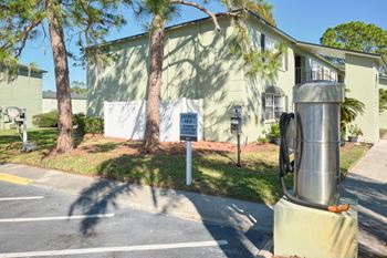 Townsgate Apartments | Plant City, FL | Car Wash Area