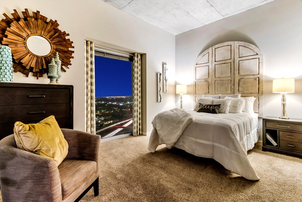 Allure Hermann Park | Bedroom