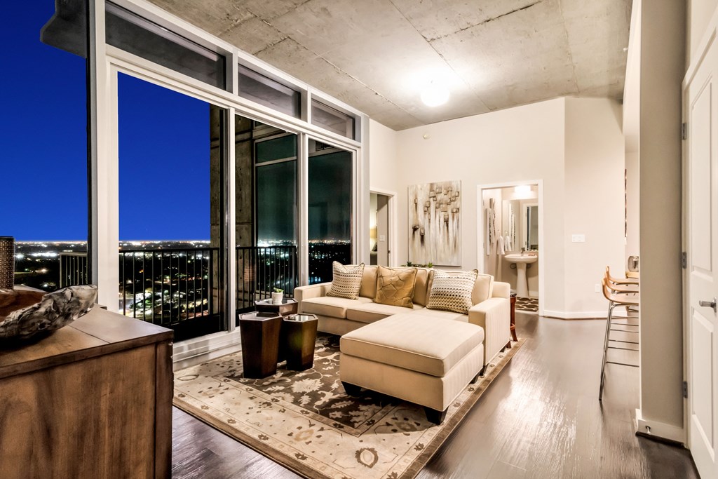 Allure Hermann Park | Living Room