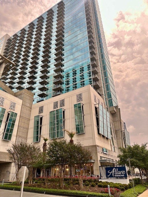 Allure Hermann Park high-rise offers elegant luxury living near Houston Medical Center in Houston