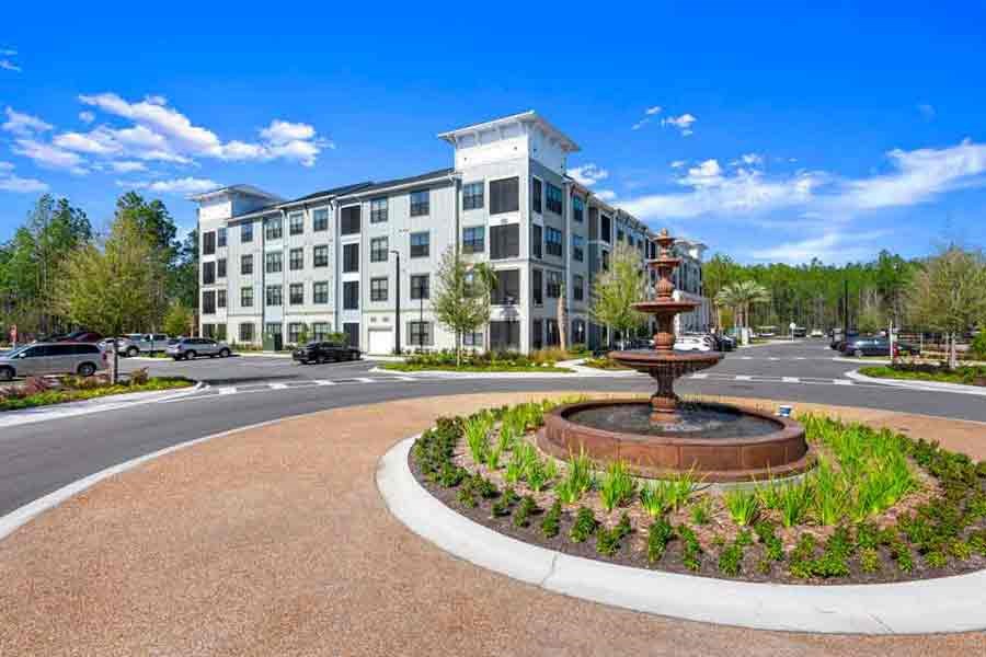 Exterior view of Longleaf at St. Johns Apartments in St. Johns, FL, featuring modern design