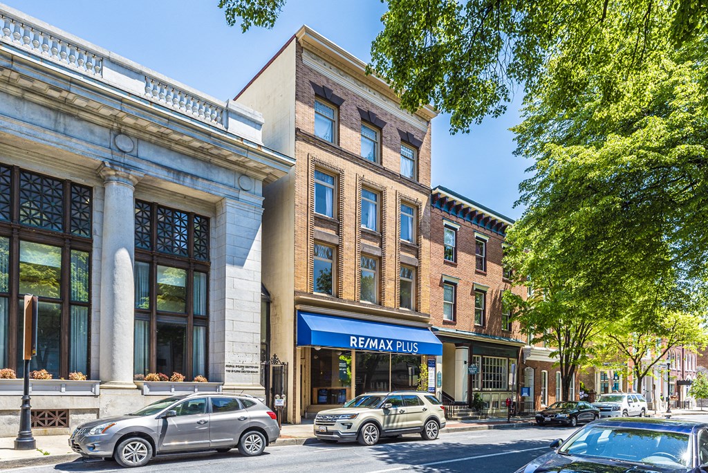 a city street with cars parked in front of a building