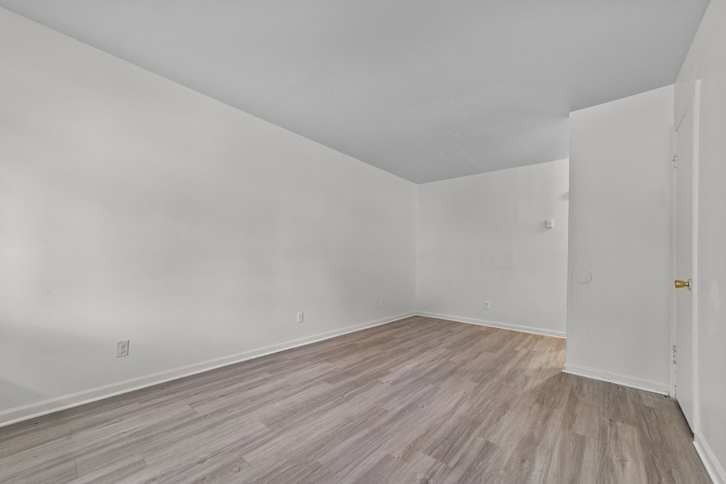 The Oaks Gate City Apartments, 1604 17th Street H, Greensboro, NC