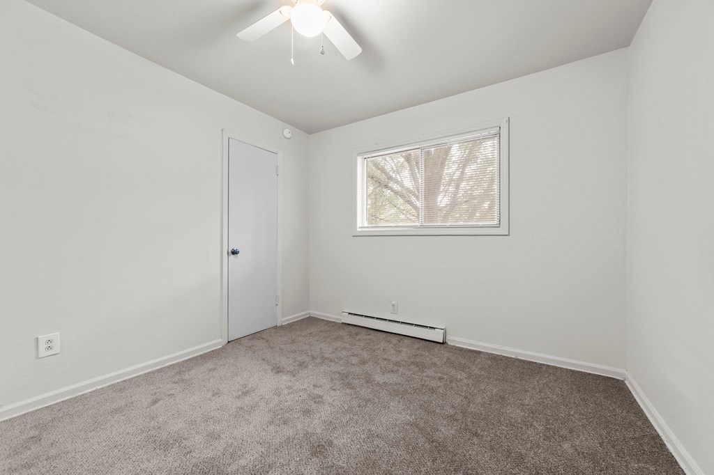 The Oaks Gate City Apartments, 1604 17th Street H, Greensboro, NC