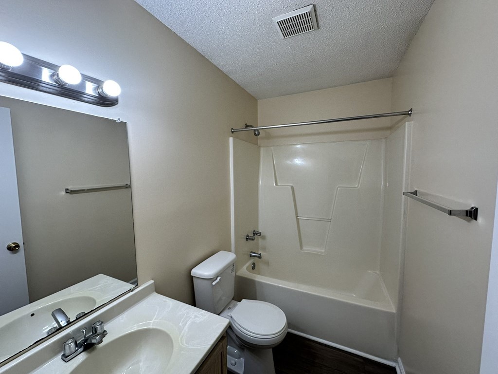 the preserve at ballantyne commons apartment bathroom with toilet sink and tub