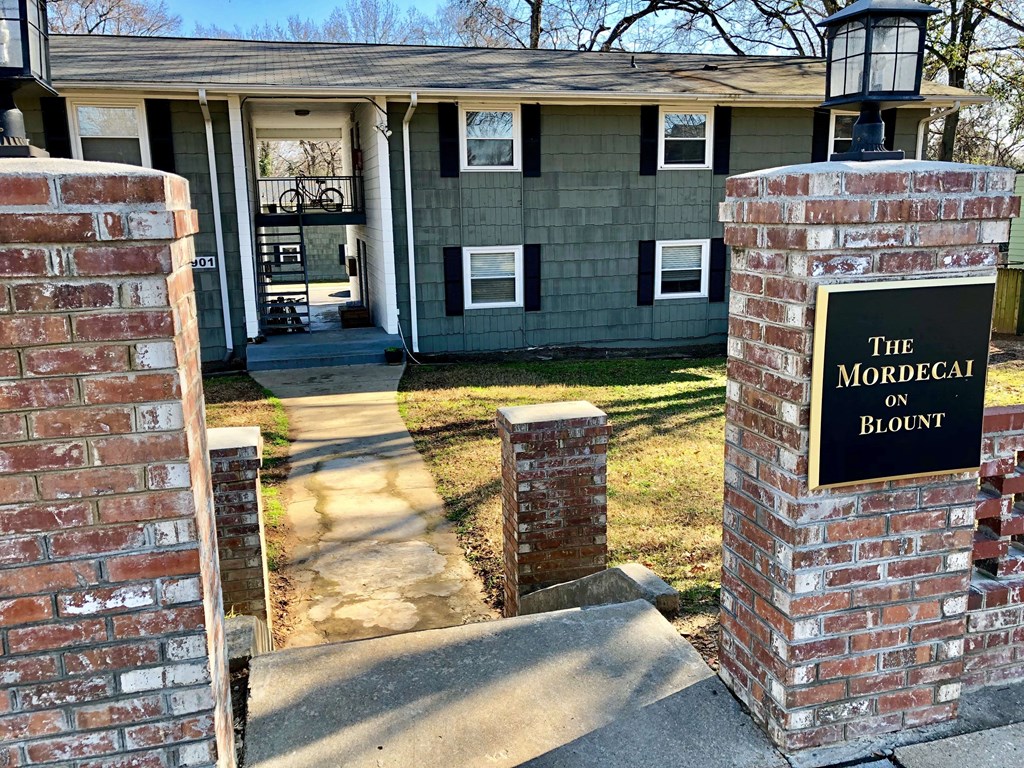 the moorhead on bloom house with a sign in front of it