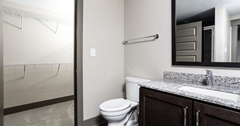 Galleries at Park Lane Apartments | Dallas, TX - Photo Gallery 11