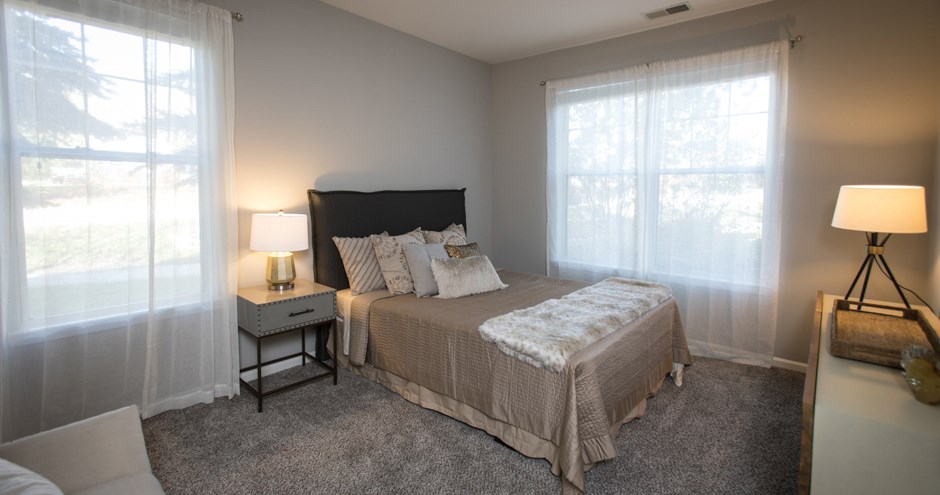 Woodlake Apartments | Gurnee, IL
