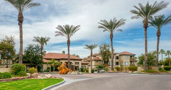 7810 N 14th Place 1-3 Beds Apartment for Rent - Photo Gallery 2