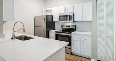 9000 Summit Centre Way 2 Beds Apartment for Rent - Photo Gallery 1