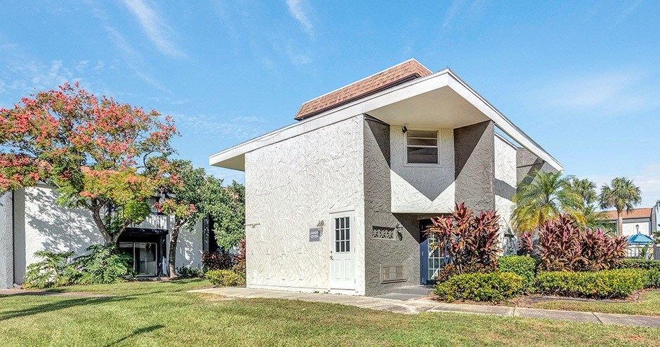 The Easton| Brandon, FL