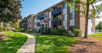 Lakeside Apartments | Wheaton, IL - Photo Gallery 55