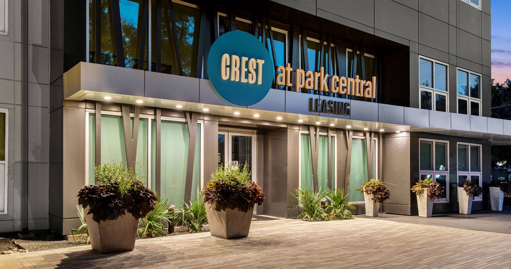 Crest at Park Central | Dallas, TX