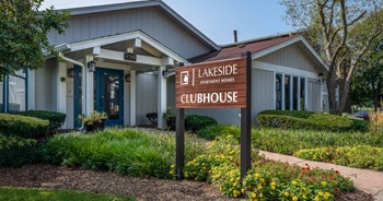 Lakeside Apartments | Wheaton, IL - Photo Gallery 33